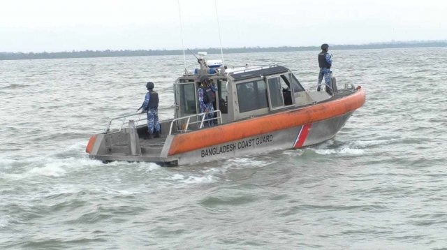 মিয়ানমার নৌবাহিনীর গুলিতে ১ বাংলাদেশি নিহত, ৬০ জেলেকে অপহরণ