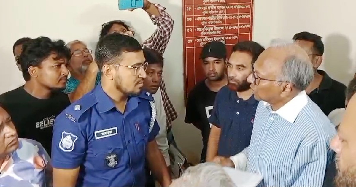 শেখ হাসিনাসহ ৪৭ জনকে আসামি করে সাংবাদিক মাহমুদুর রহমানের মামলা