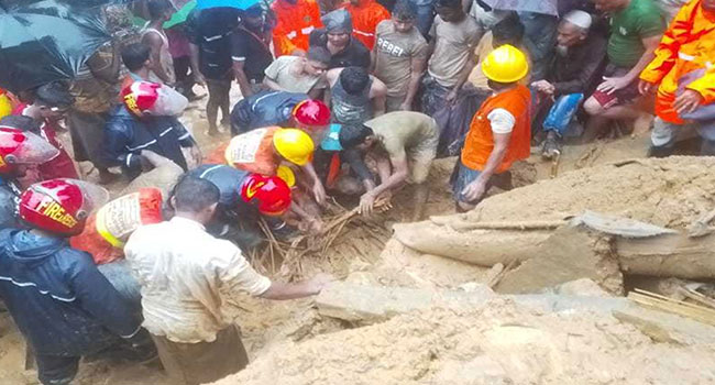 কক্সবাজারে রোহিঙ্গা ক্যাম্পে পাহাড়ধসে নিহত ১১