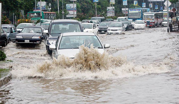 রাতের পর সকালেও বৃষ্টি, ঢাকায় ভোগান্তি