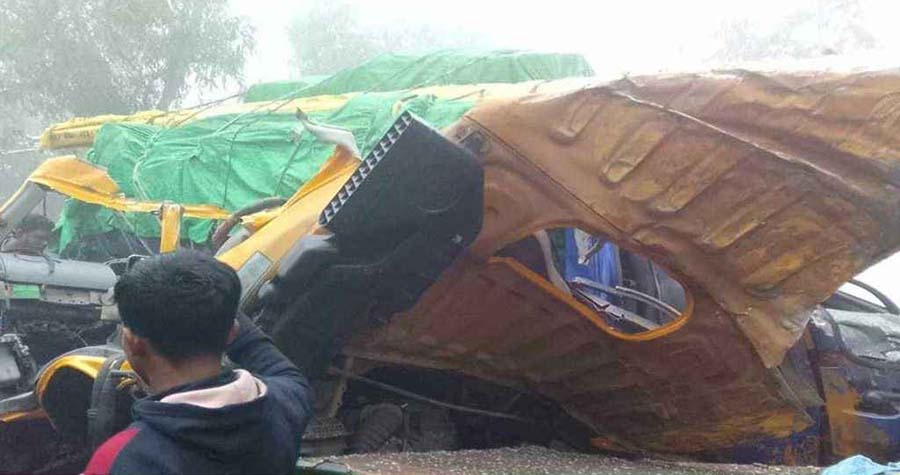 ঘন কুয়াশায় গোপালগঞ্জে ৪ যানবাহনের সংঘর্ষে নিহত ১, আহত ২০