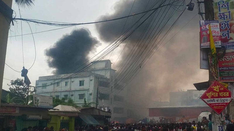 চট্টগ্রামে ঝুটের গুদামে আগুন, নিয়ন্ত্রণে ৬ ইউনিট