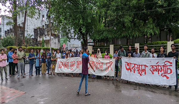 চবির মূল ক্যাম্পাসে ফিরতে চায় চারুকলা, আমরণ অনশনে শিক্ষার্থীরা