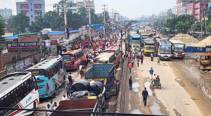 ৫৩ ঘণ্টা পর সড়ক ছাড়লেন শ্রমিকরা, যান চলচল স্বাভাবিক