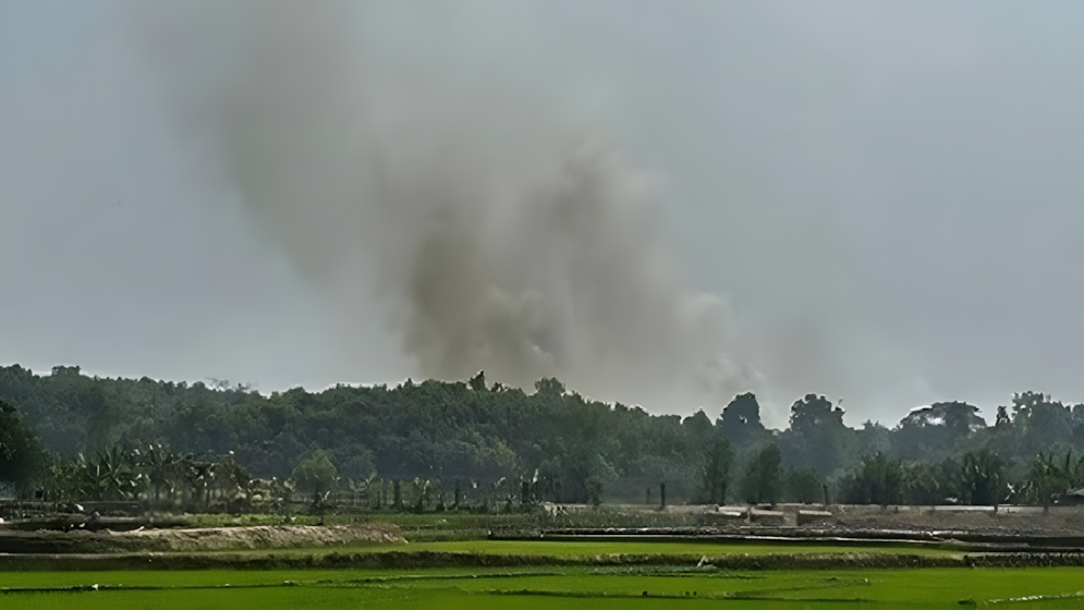 বোমার শব্দে কাঁপছে টেকনাফ সীমান্ত