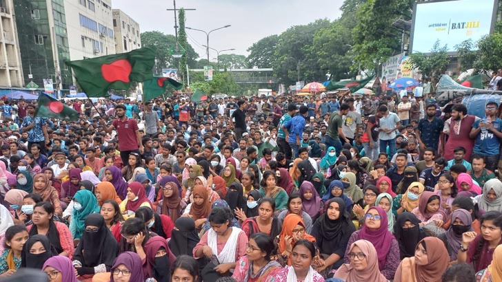 ছাত্রলীগের বাধা উপেক্ষা করে ঢাবিতে কোটাবিরোধী বিক্ষোভ শুরু