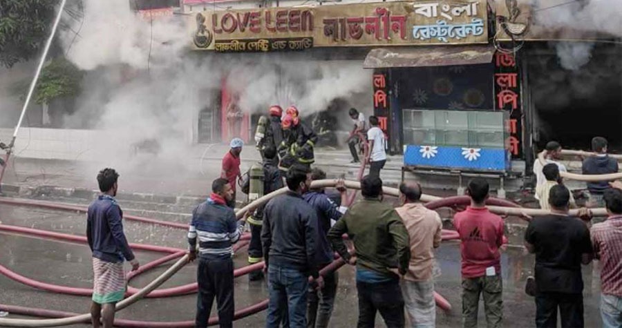 তিন ঘণ্টা পর উত্তরার রেস্টুরেন্টের আগুন নিয়ন্ত্রণে