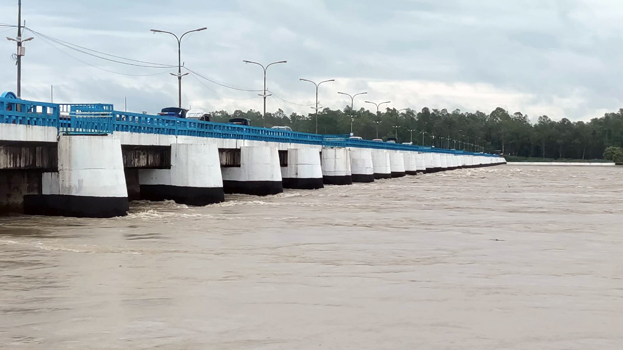 বিপৎসীমার উপরে তিস্তার পানি, নির্ঘুম নদীপাড়ের বাসিন্দারা