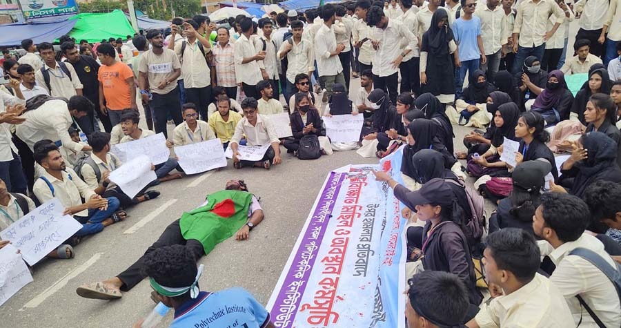 রেল ব্লকড স্থগিত, প্রধান উপদেষ্টার সাথে আলোচনায় বসছে পকিটেকনিক শিক্ষার্থীরা